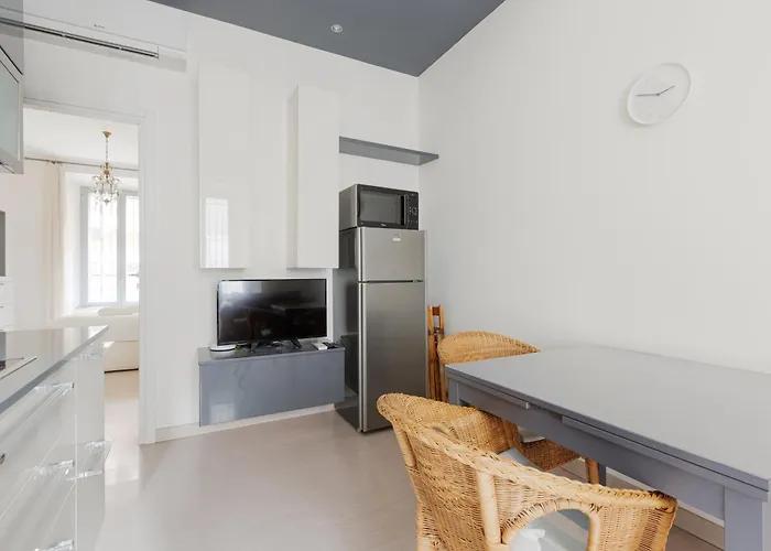 Guesthost - Bright - 650 M Far From Arco Della Pace Apartamento *