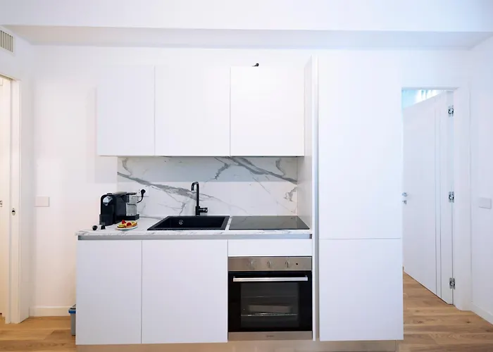 The Urban Wildlife - San Babila Duomo