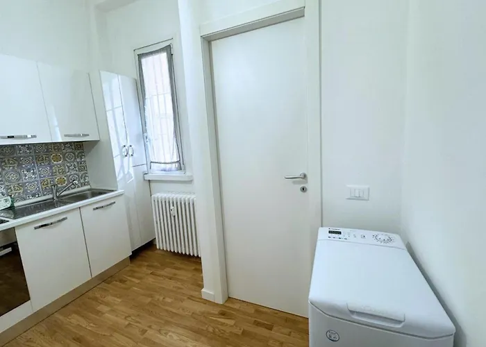 House- 1 Min Metro - 15 Min Duomo