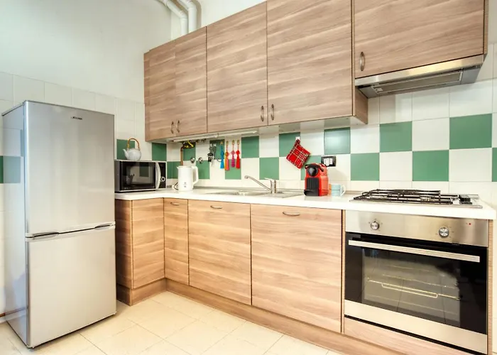 Charming Park - Center - For 5 Guests - Brand New Bathroom 아파트