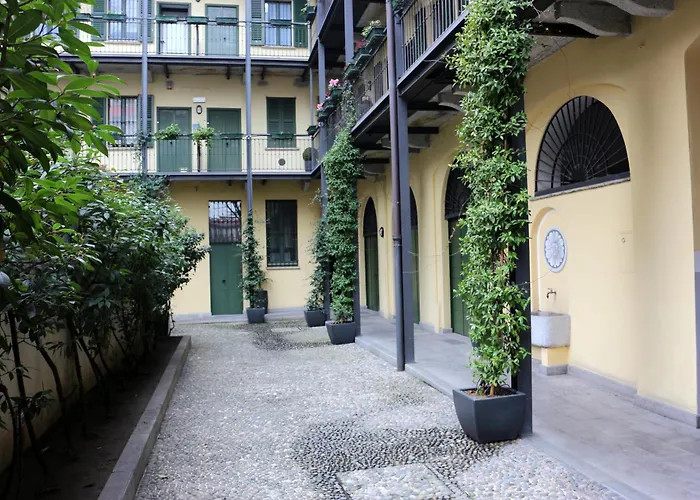 Charming Park - Center - For 5 Guests - Brand New Bathroom 아파트 *