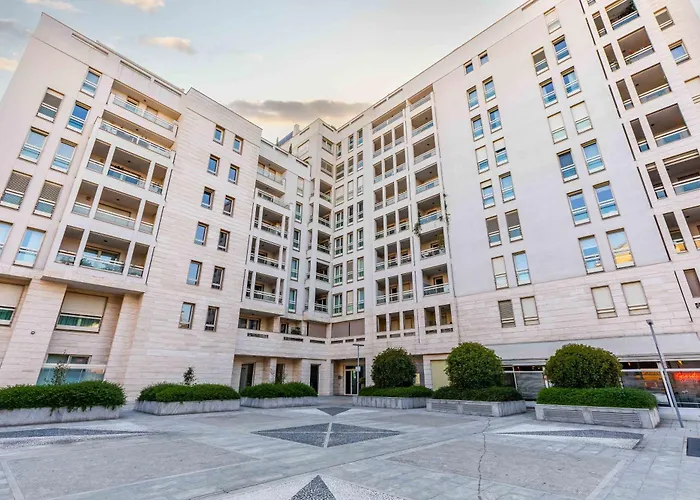 Luxury - Free Private - Parking Maestri Campionesi 16 *