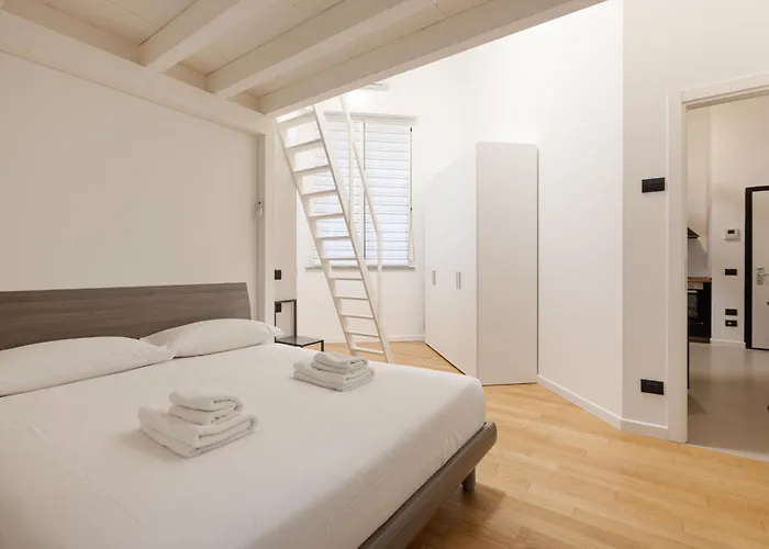 Guesthost - Cozy Corner With Balcony And Private Garage! דירה