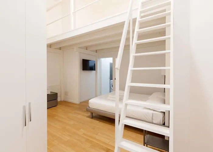 公寓 Guesthost - Cozy Corner With Balcony And Private Garage! 米兰