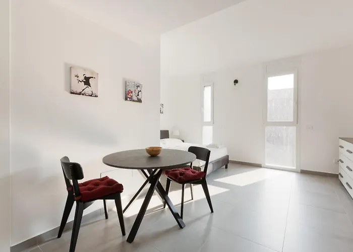 Guesthost - Udine M2 - Bright And Cozy * Milaan