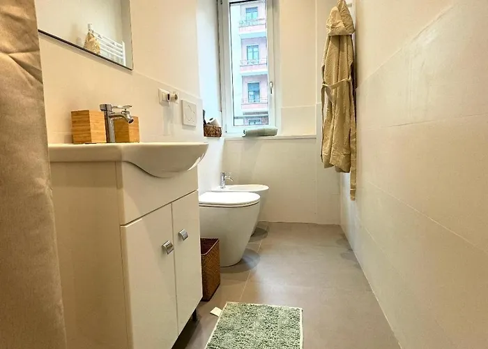 Rainbow Flat- Monolocale Luminoso アパート