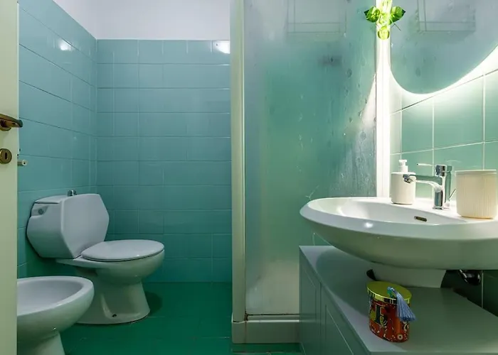 Close To Duomo Lovely City Center Flat Милан