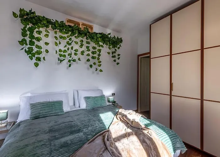 Close To Duomo Lovely City Center Flat Апартаменты