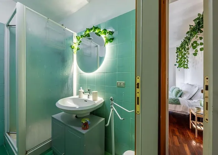 Апартаменты Close To Duomo Lovely City Center Flat Милан