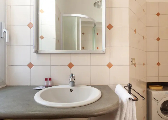 Apartment Comodo Nel Centro Storico Di - San Vincenzo Milan