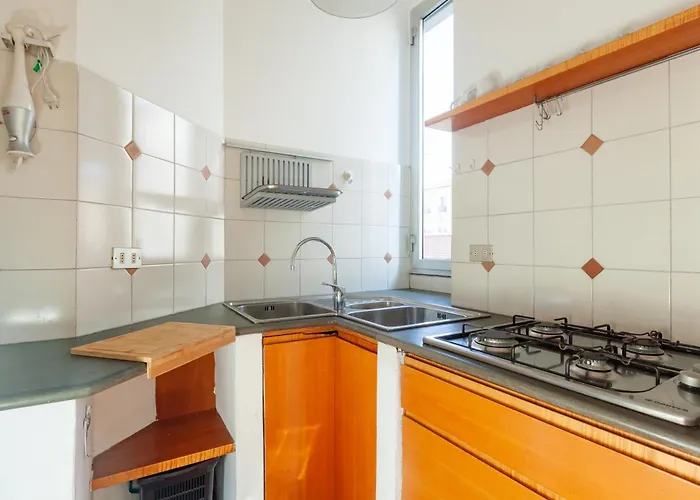 Apartment Comodo Nel Centro Storico Di - San Vincenzo Milan