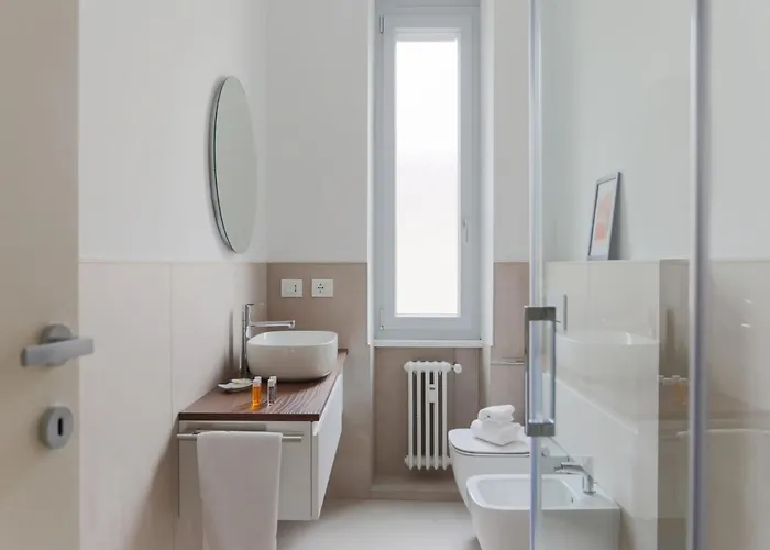 The Rent - Spacious And Renovated Two-bedroom Downtown Apartmán *