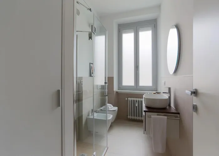 The Rent - Spacious And Renovated Two-bedroom Downtown Apartmán Milán