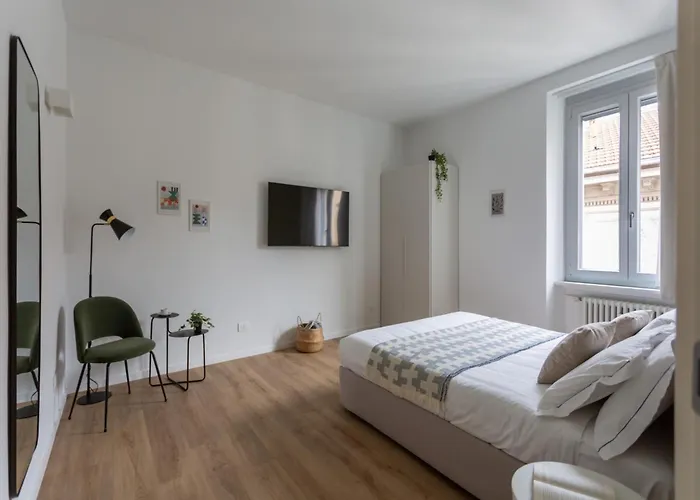 The Rent - Spacious And Renovated Two-bedroom Downtown Apartmán Milán