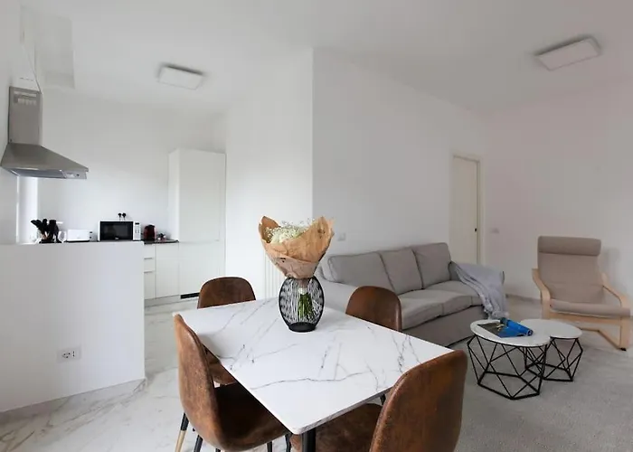 Hacca Collection - Bocconi, Porta Romana 2br *