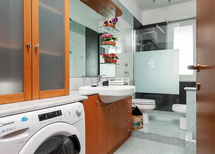 Stazione - Ariel - Luminoso Con Terrazzo Fino A 6 Posti Letto דירה *