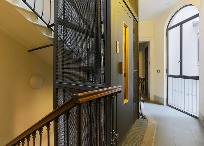 The Rent - Spacious One-bedroom Near The Columns Of San Lorenzo