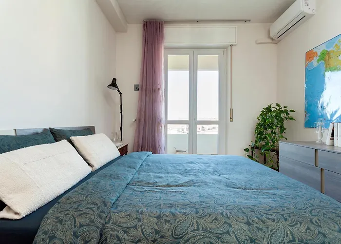 Apartment Two Spacious Bedrooms 1 Minute To Metro Stop *