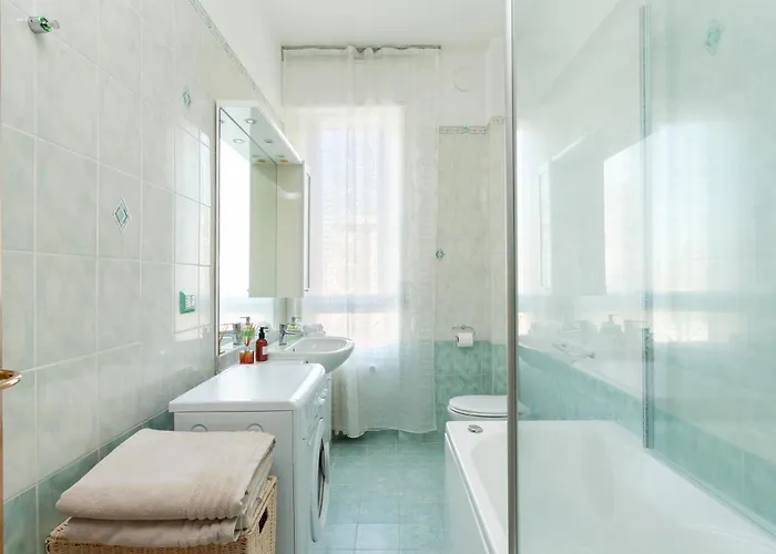 Two Spacious Bedrooms 1 Minute To Metro Stop Appartamento *