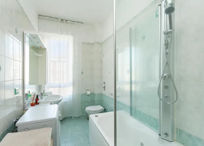 Two Spacious Bedrooms 1 Minute To Metro Stop Appartamento Milano