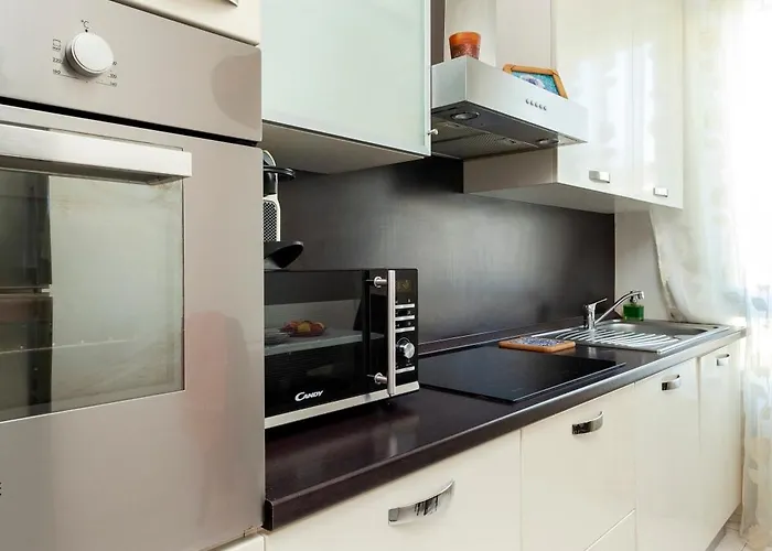 Two Spacious Bedrooms 1 Minute To Metro Stop Milano