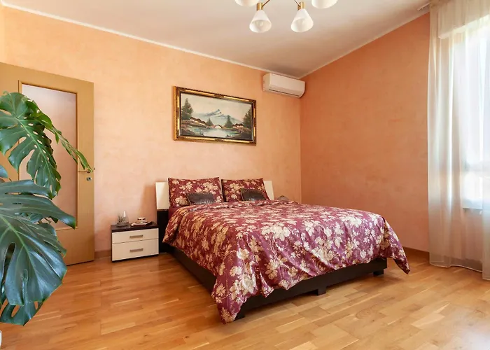 Two Spacious Bedrooms 1 Minute To Metro Stop *