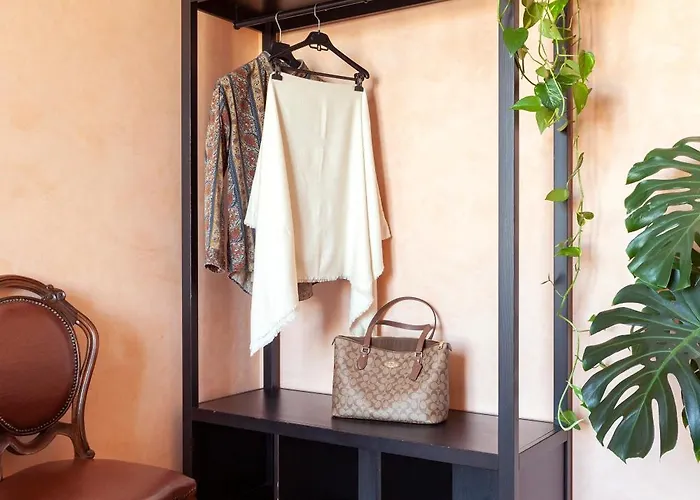 Apartment Two Spacious Bedrooms 1 Minute To Metro Stop *