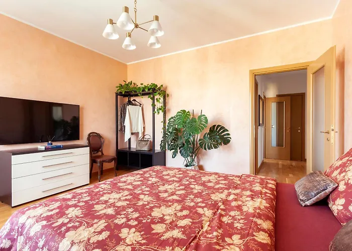 Two Spacious Bedrooms 1 Minute To Metro Stop Milano