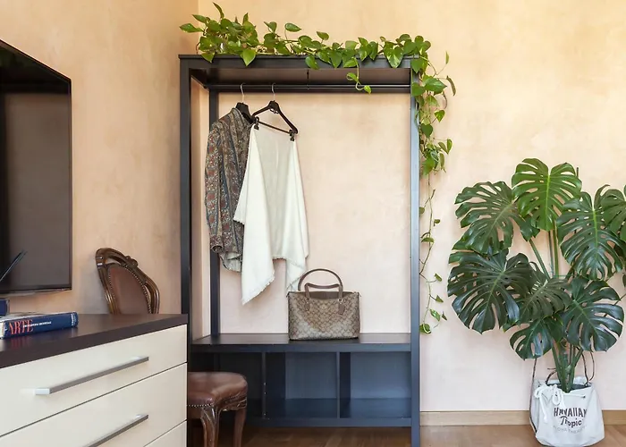 Two Spacious Bedrooms 1 Minute To Metro Stop Appartamento Milano