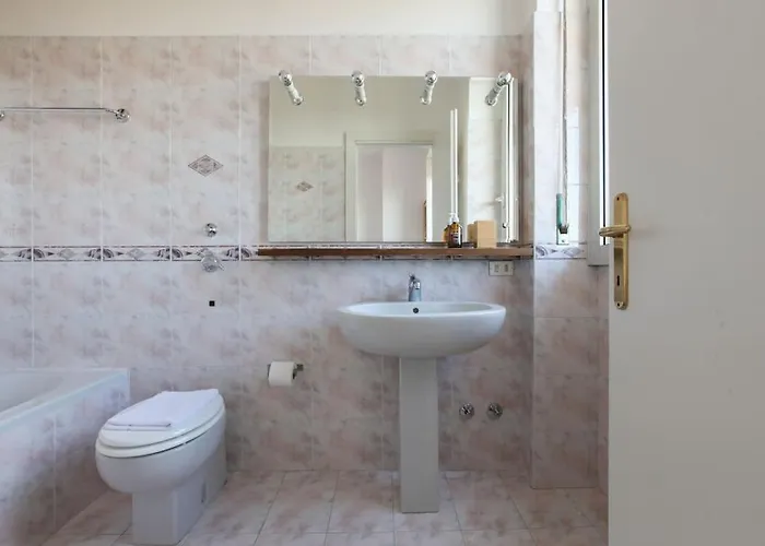 Hacca Collection - Isola 1br