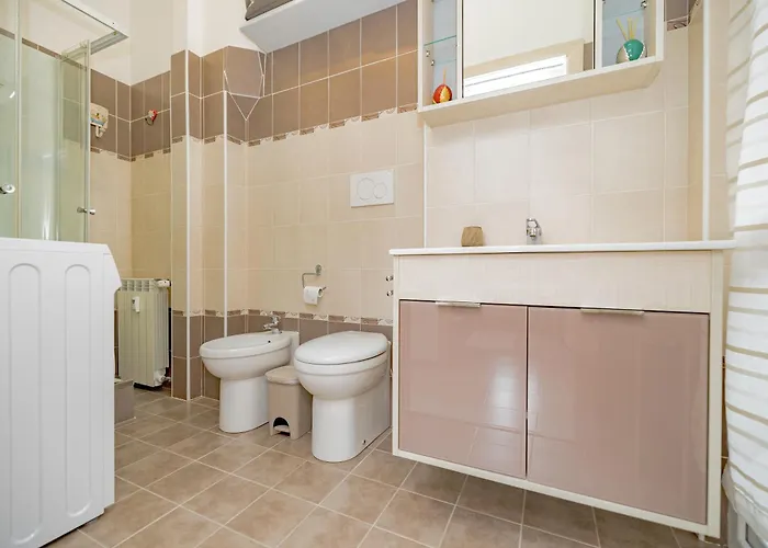 2 Bedroom - Buzzi Hospital, Sempione, Mico, 100mt Metrom5 *