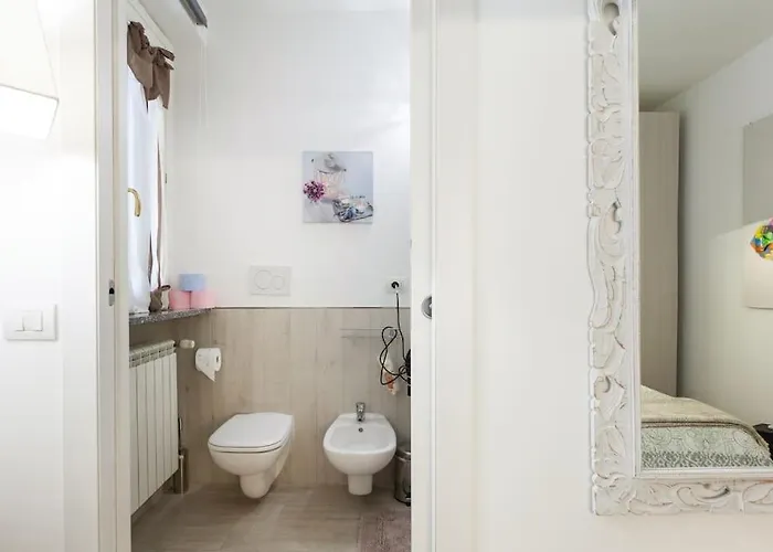 Elegant Triplex Townhouse With Luxe Terrace 米兰