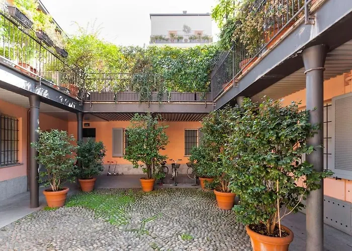 Elegant Triplex Townhouse With Luxe Terrace *