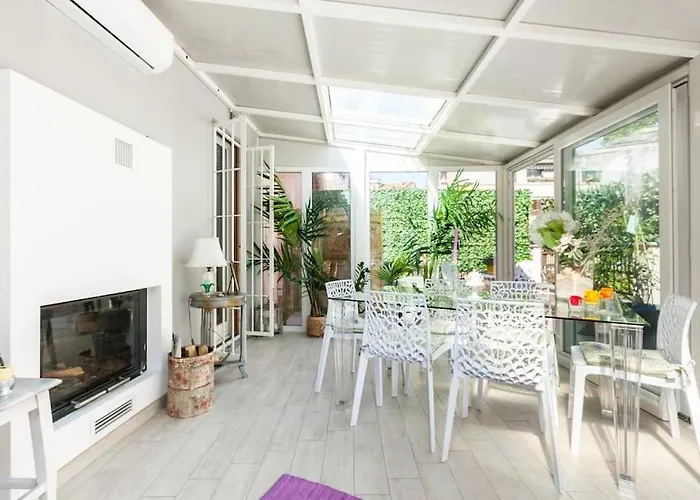 Elegant Triplex Townhouse With Luxe Terrace