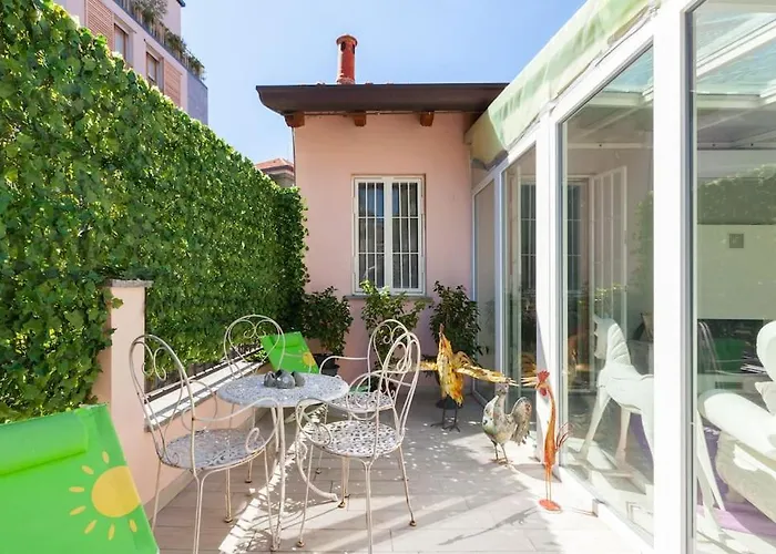 Elegant Triplex Townhouse With Luxe Terrace 아파트 밀라노
