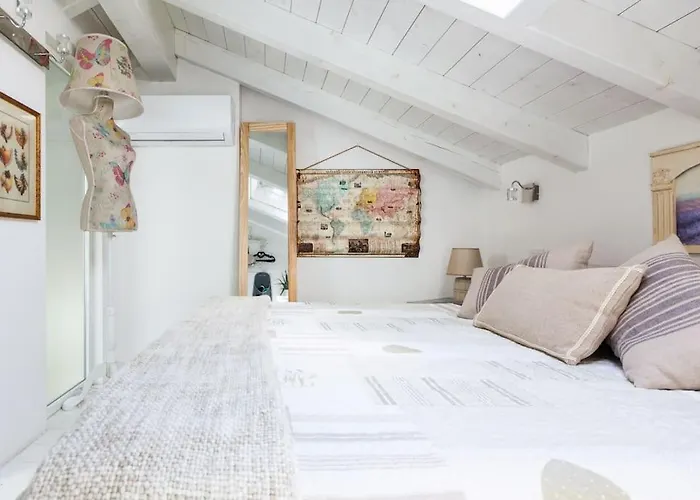 Elegant Triplex Townhouse With Luxe Terrace 아파트 밀라노