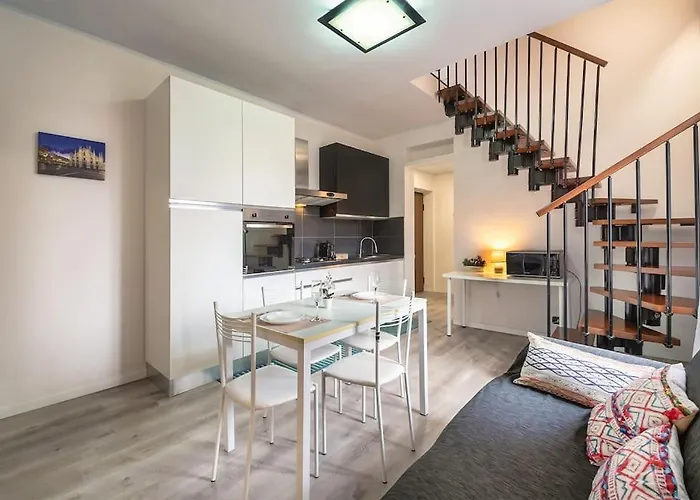 Ampio Quadrilocale Navigli/forum + Free Parking Apartamento