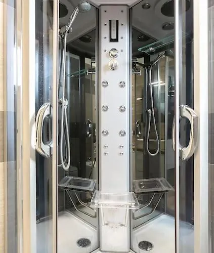 Ampio Quadrilocale Navigli/forum + Free Parking Apartamento