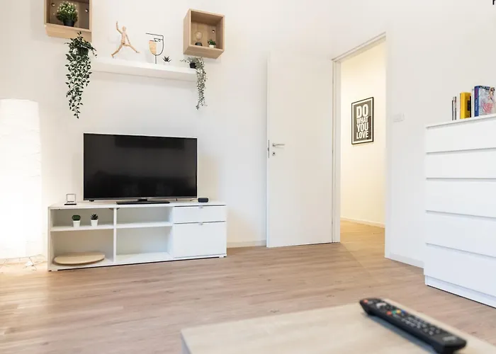 Studio's Nest - Close To Metro And Linate Airport Apartment *