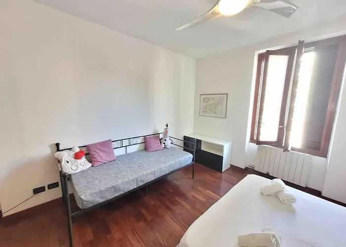 Comfortable Typical Old Style דירה *