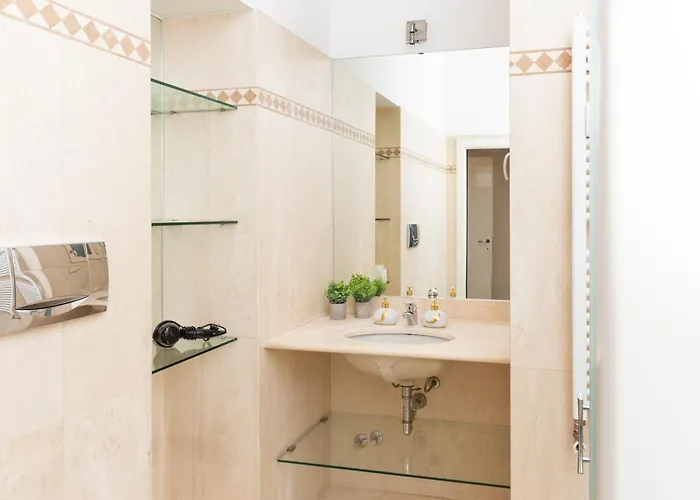 Artstay - Exclusive Apt, Free Parking, Metro, Tram 아파트 *