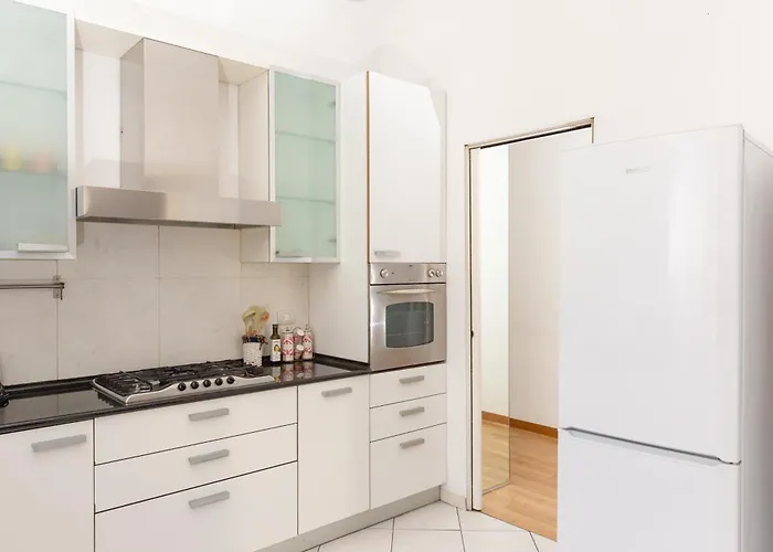 Artstay - Exclusive Apt, Free Parking, Metro, Tram