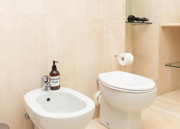 Artstay - Exclusive Apt, Free Parking, Metro, Tram