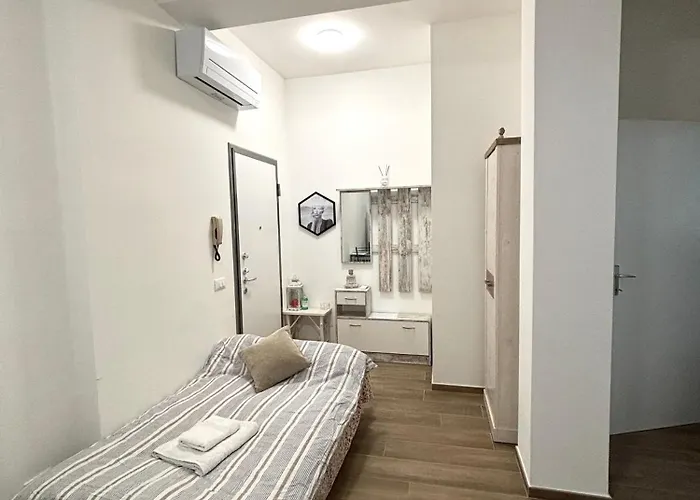 Bilocale In Bande Nere-metro Rossa Duomo