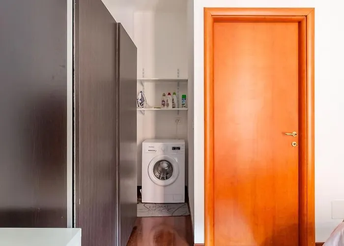 Modern In Next To Metro M5 - Sarca 73 *