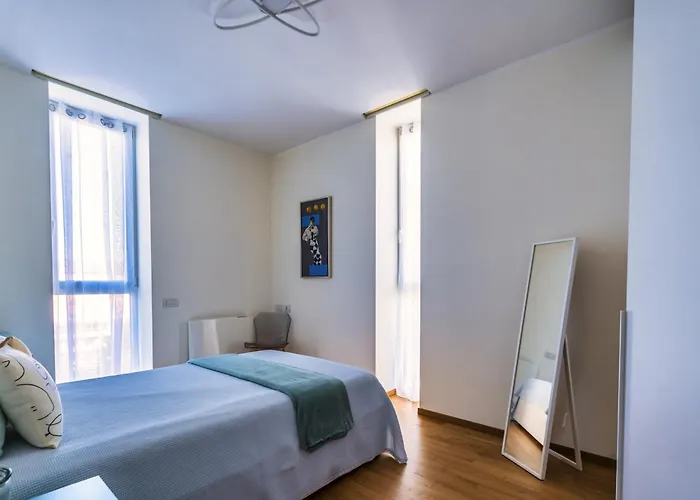5 Min Walk From Subway Elegant & Modern Apartman