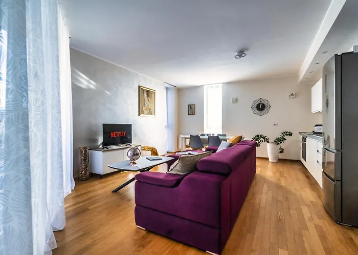 Apartman 5 Min Walk From Subway Elegant & Modern *