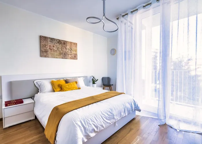 Apartment 5 Min Walk From Subway Elegant & Modern Mailand