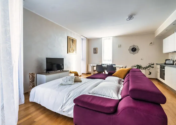 Apartment 5 Min Walk From Subway Elegant & Modern Mailand