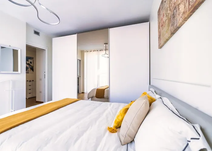 5 Min Walk From Subway Elegant & Modern Mailand